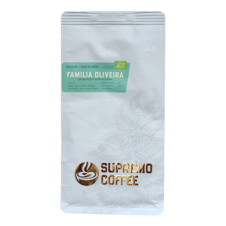 Image of a coffee packaging from the roastery Supremo for the coffee named Familia Oliveira